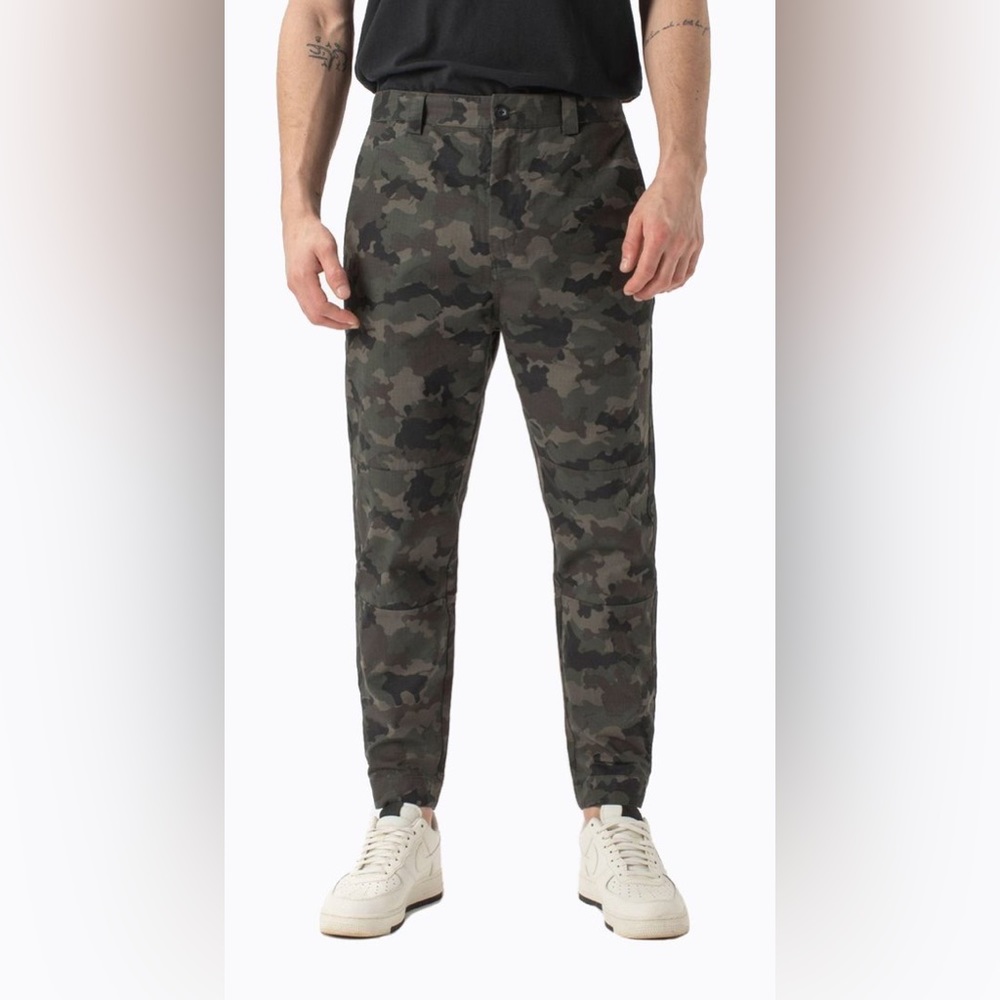 ZANEROBE Jumpa Work Relaxed Fit Men’s Pants in Dark Camo